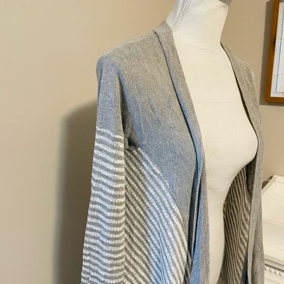 Buttons Cardigan - Picture 2 of 5